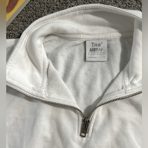 Aritzia TNA - Airy Fleece Perfect 1/4 Zip Sweatshirt AiryAF - Size Small - White - Picture 5 of 9